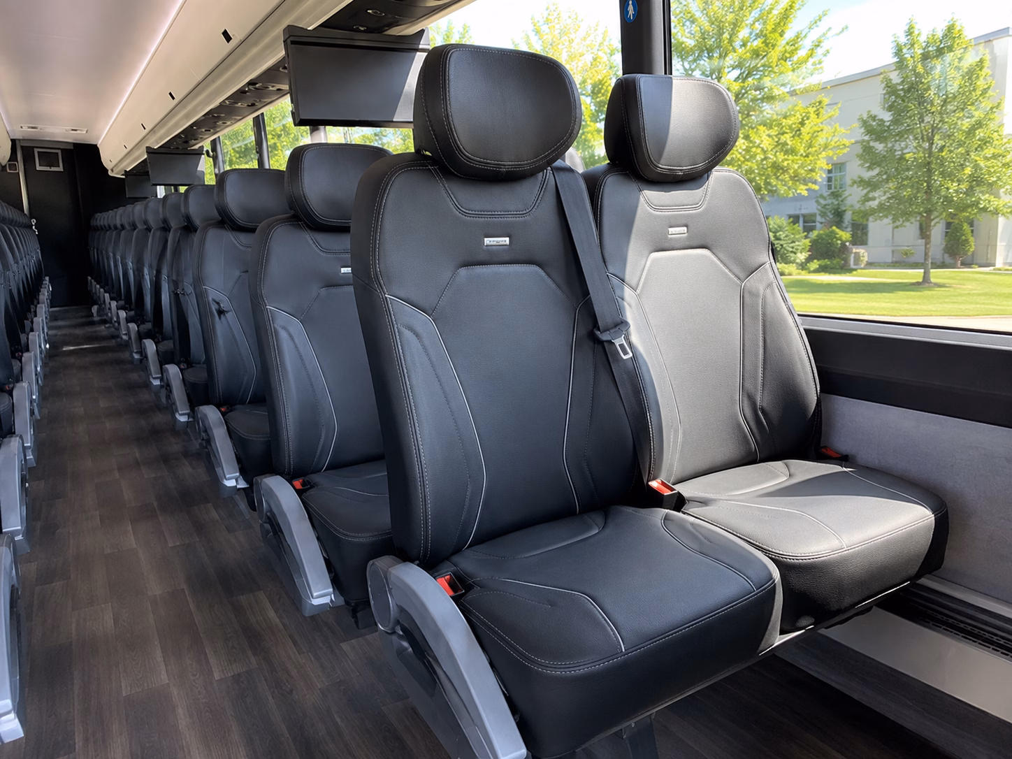 how the type of bus you choose changes the price in largo florida